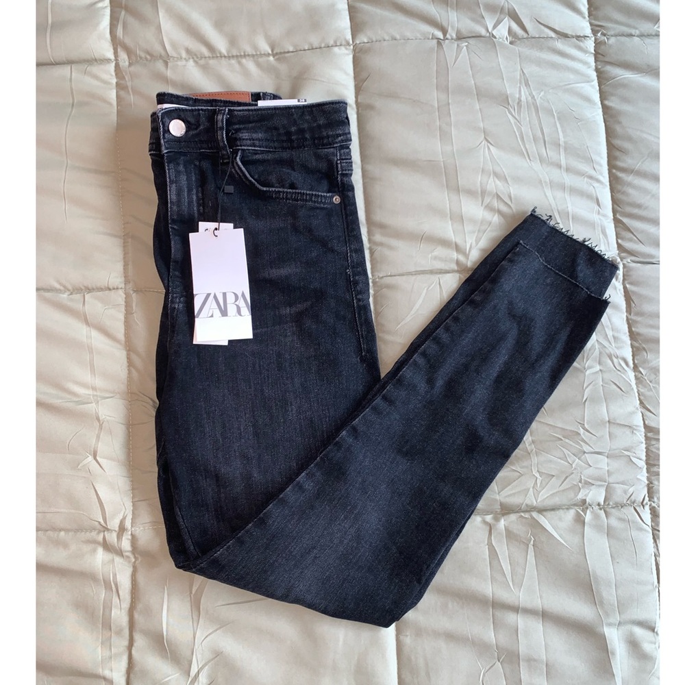 *NWT Zara Black Skinny Jeans. Size 6